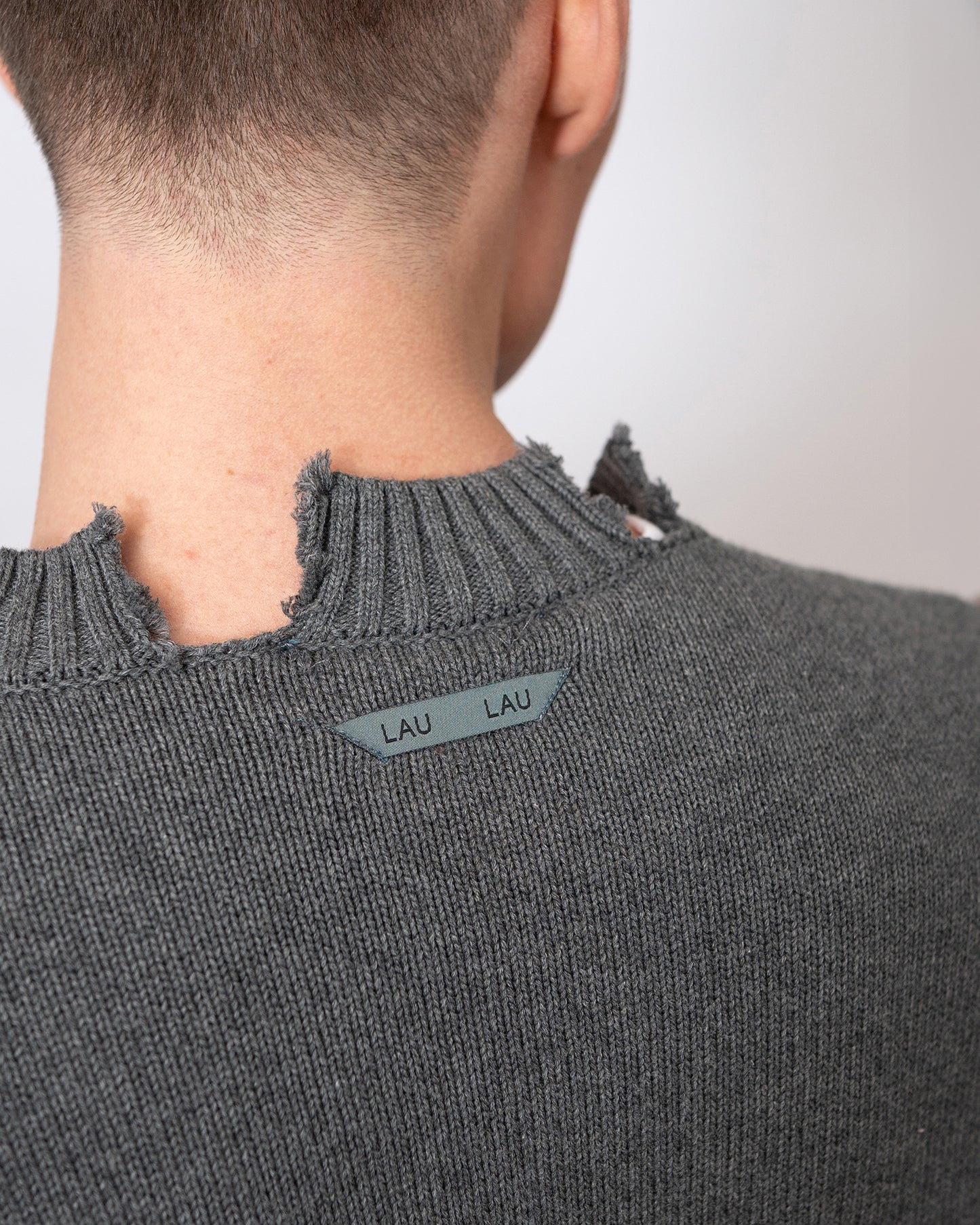 DISTRESSED SWEATER