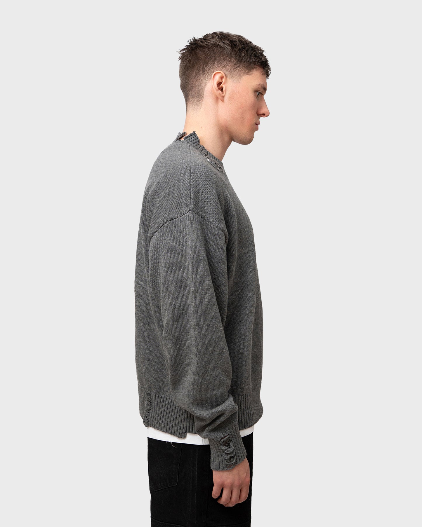 DISTRESSED SWEATER