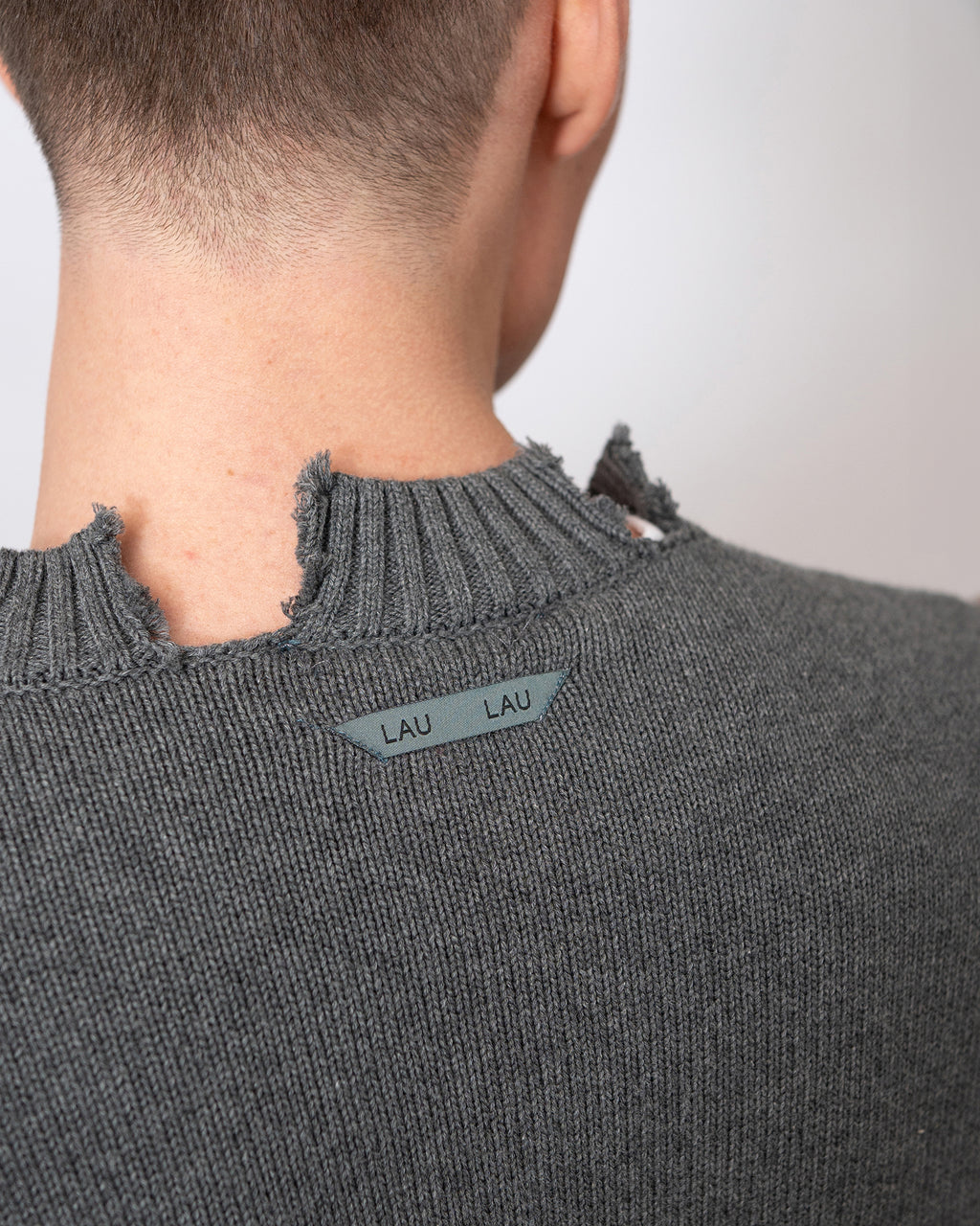 DISTRESSED SWEATER