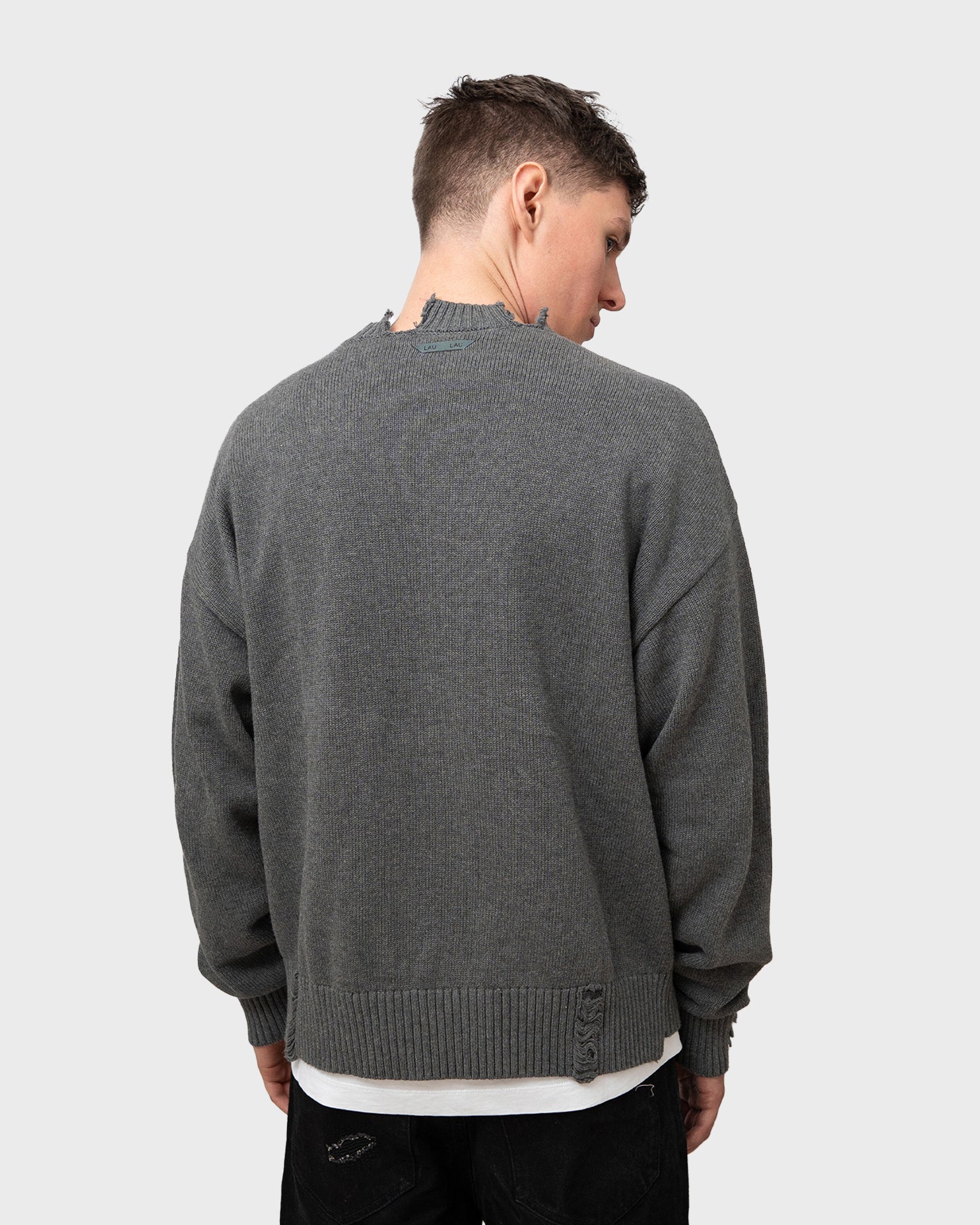 DISTRESSED SWEATER