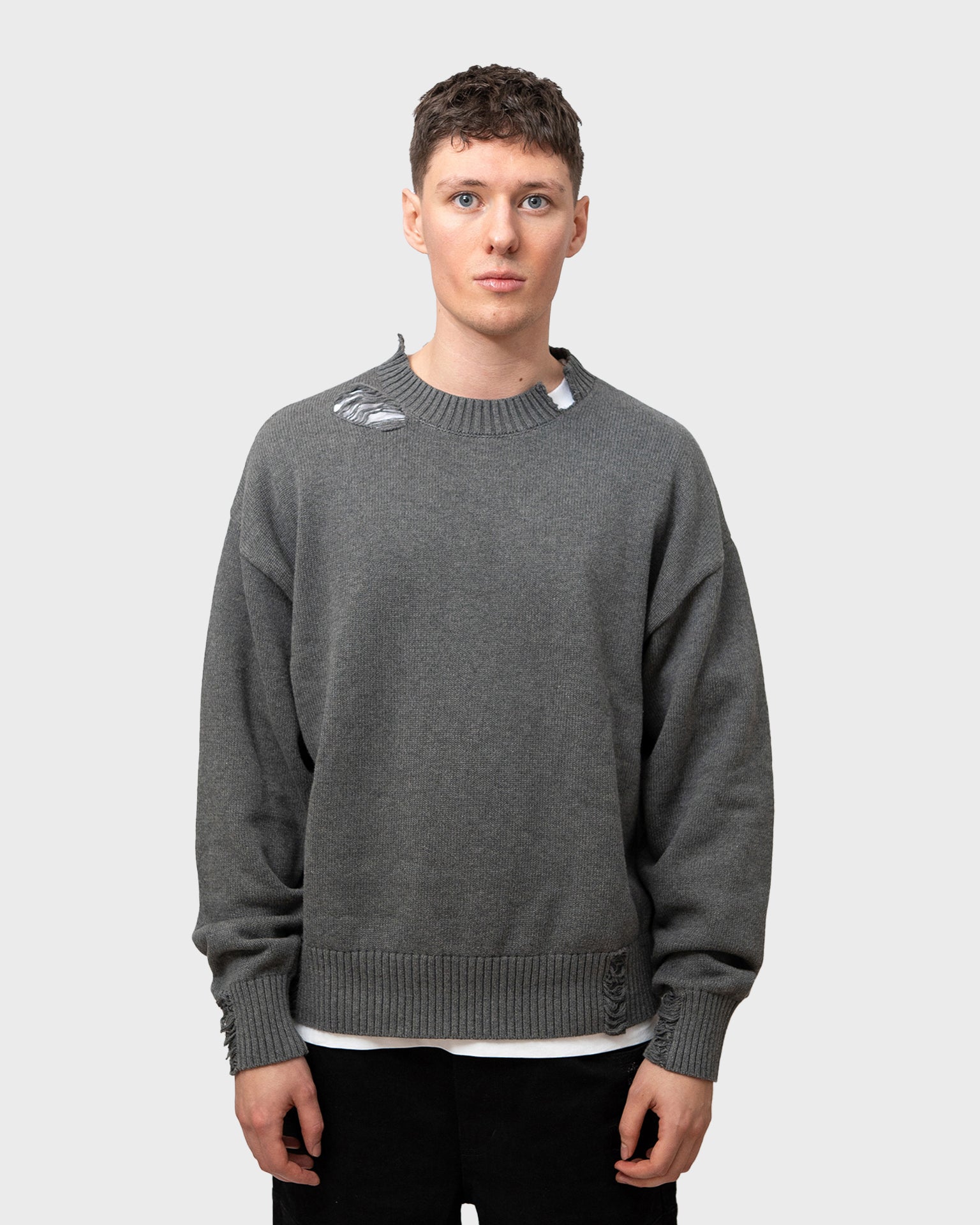 DISTRESSED SWEATER